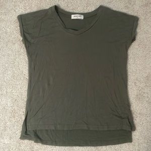Angie Girls L green v-neck t shirt